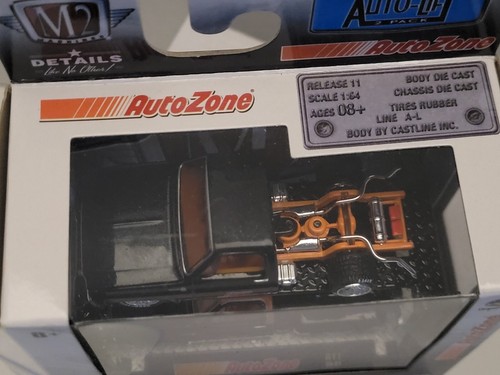 M2 Machines Auto-Lift 2 Pack Auto Zone R11 Special Edition 1:64 - Picture 4 of 12