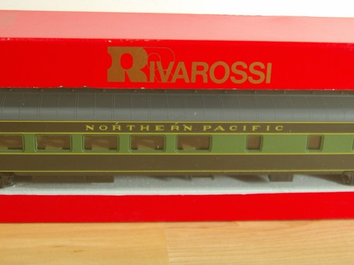 Rivarossi 2817 Northern Pacific Diner 1930's Car # 451 - Picture 4 of 5