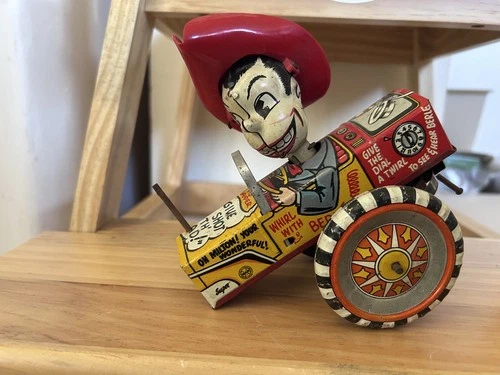 VINTAGE 1950s Marx tin Milton Berle Crazy car missing front wheels