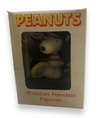 Vtg PEANUTS Willitts Charles M.Schulz SNOOPY Ceramic Figurine Tennis Style 9464