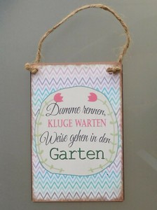 Metallschild mit Spruch, Dumme rennen, KLUGE WARTEN, Weise gehen in den
