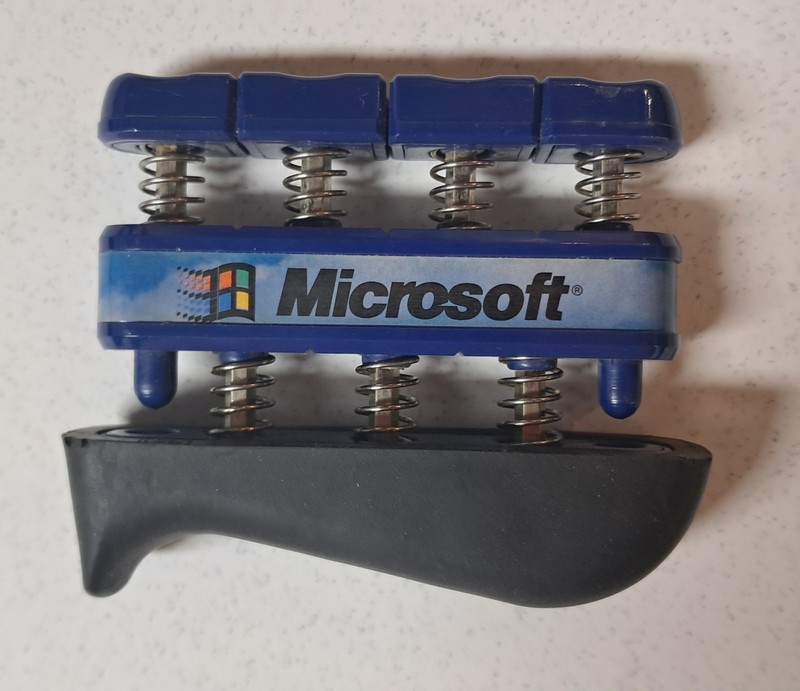 VINTAGE MICROSOFT FINGER HAND GRIPPER FOREARM STRENGTHENER FITNESS EXERCISER 