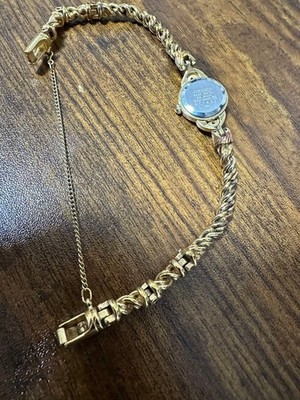 ⭐︎稼動品⭐︎SEIKO セイコー 1E20-0430 石付 ブレスレット型 Seiko 1E20-0430 Women's Gold Vintage Watch with Color Jewels, JUNK