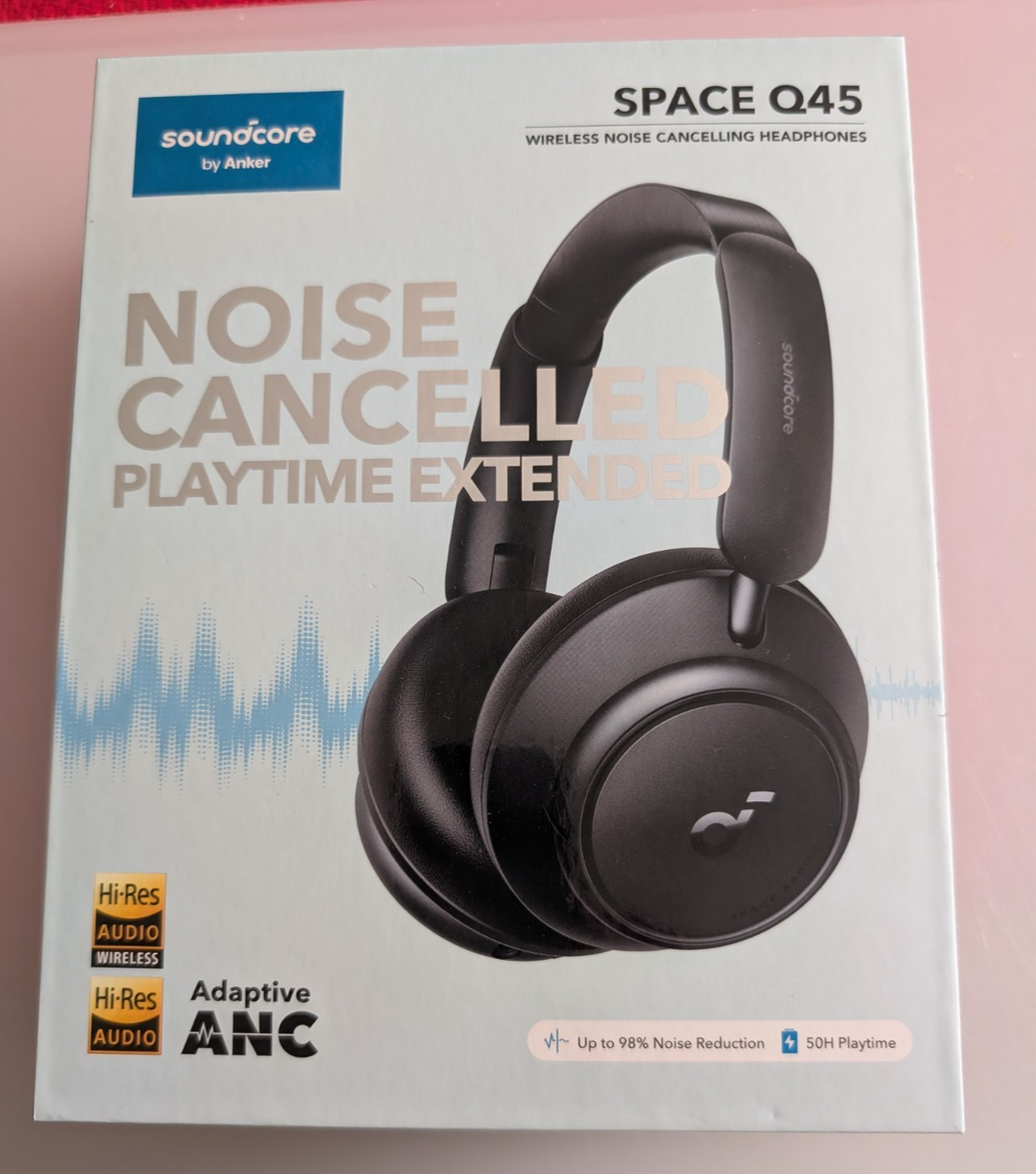 Anker Soundcore Space Q45 ケース付き 価格.com - 『付属のケースに収めた状態』ANKER Soundcore Space