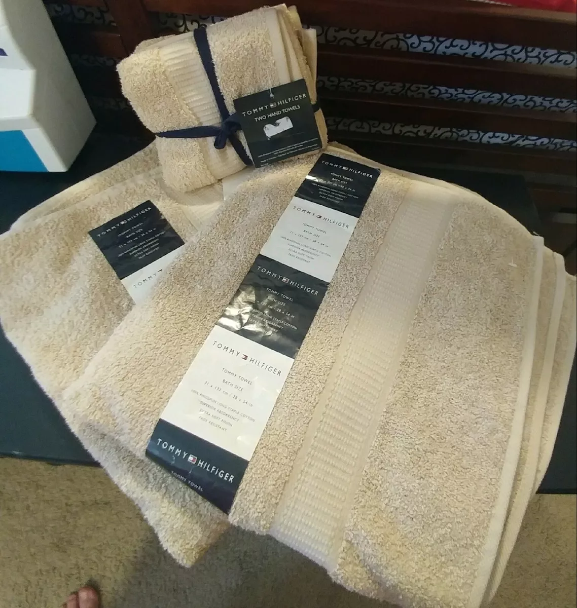 New with Tags Tommy Hilfiger Bath Towel (2) 28 X 54 and Hand