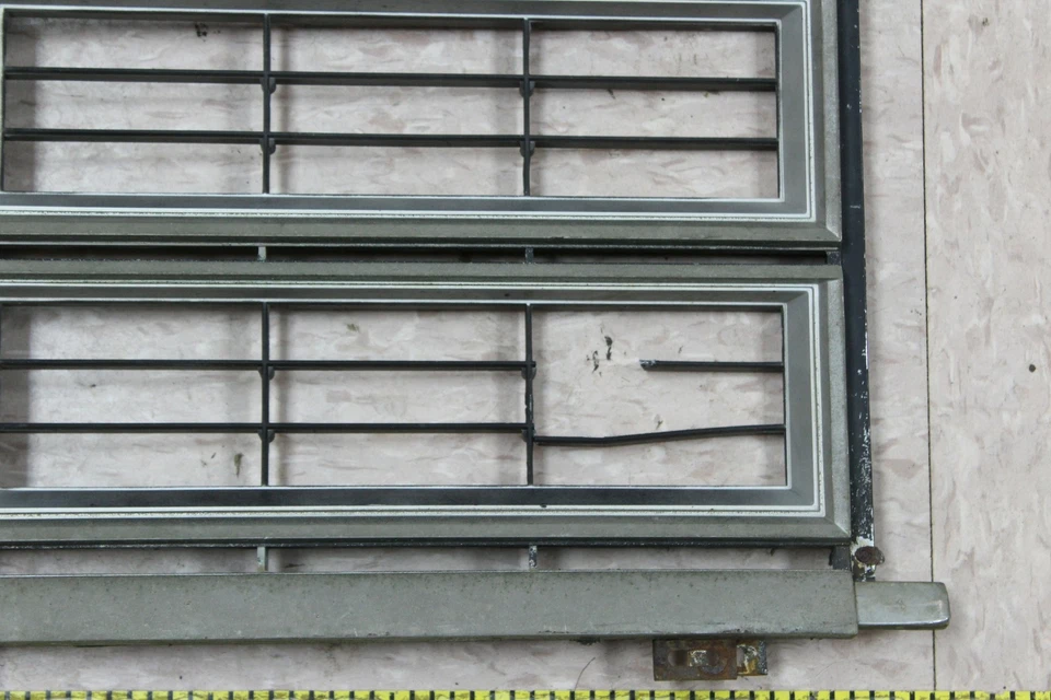 Rejilla OEM Mopar 4249585 1986-93 Dodge Van B150 B250 B350 (G90) Foto 4 de 4