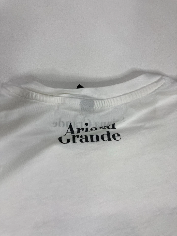 Camiseta gráfica H&M Ariana Grande para hombre mediana blanca mercancía musical Foto 4 de 4