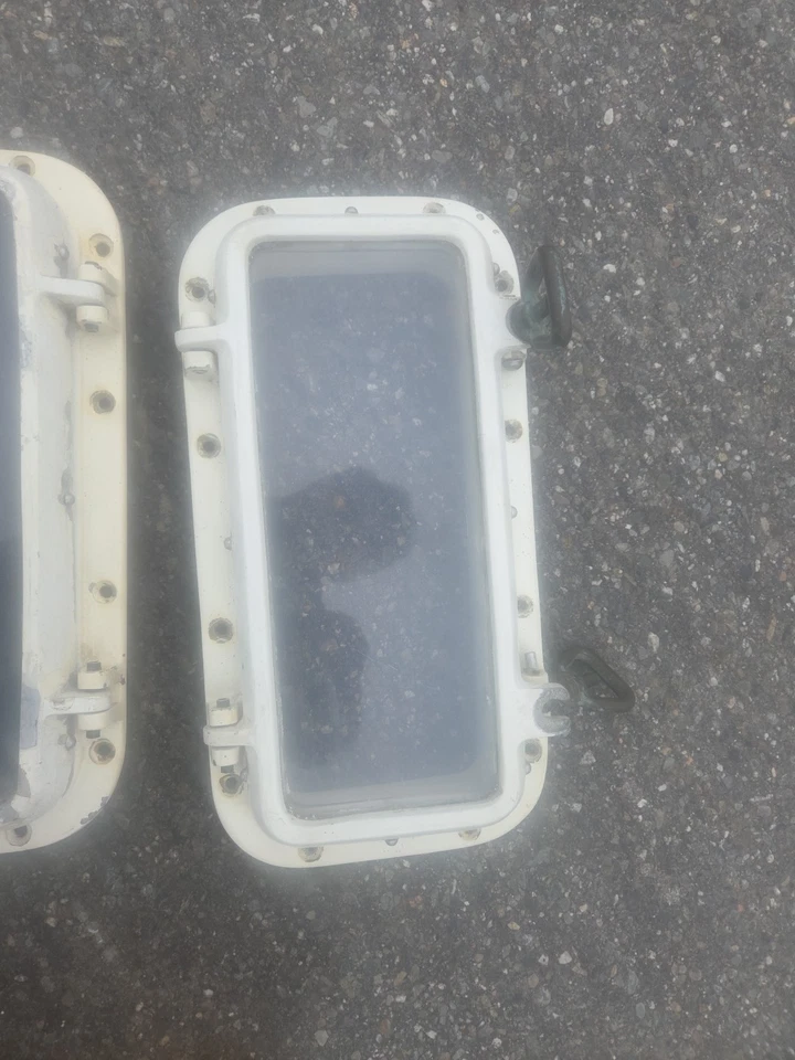 1 goleta de barco de metal fundido antigua con herrajes de media ventana Foto 3 de 4