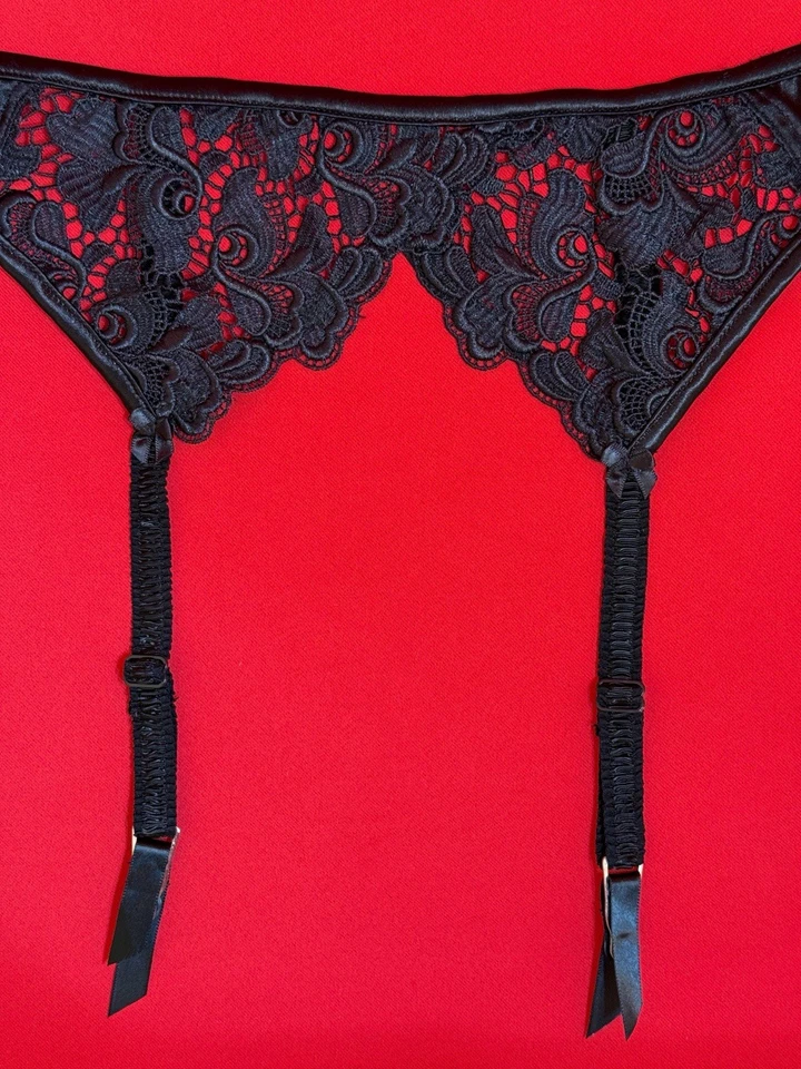 Talla Pequeña 🖤 Victoria Secret Floral Negro Alta Calidad Encaje Liguero Cintura 27” Foto 2 de 3