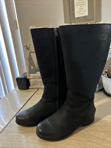 Ugg’s Women’s Boots Size 6.5 Leather And Sheepskin Boots