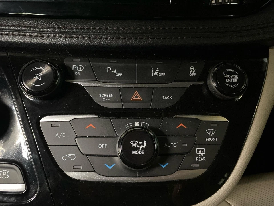 17 CHRYSLER PACIFICA Temperature AC Heater Climate Control - Image 2 of 3