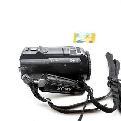 Sony Handycam HDR-PJ800 64GB Full HD 24.5MP G Lens 12x Projector