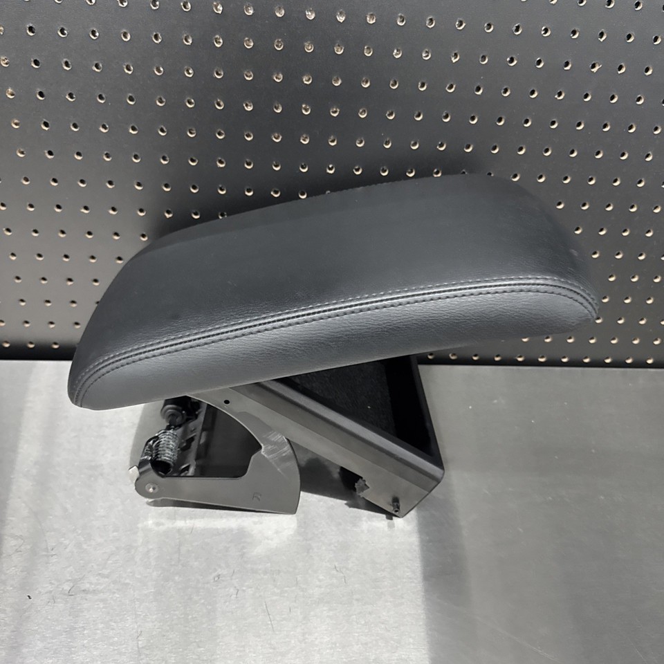 2011-2019 INFINITI M37 M35h M56 Q70 Q70L CONSOLE LID ARMREST LID BLACK ...