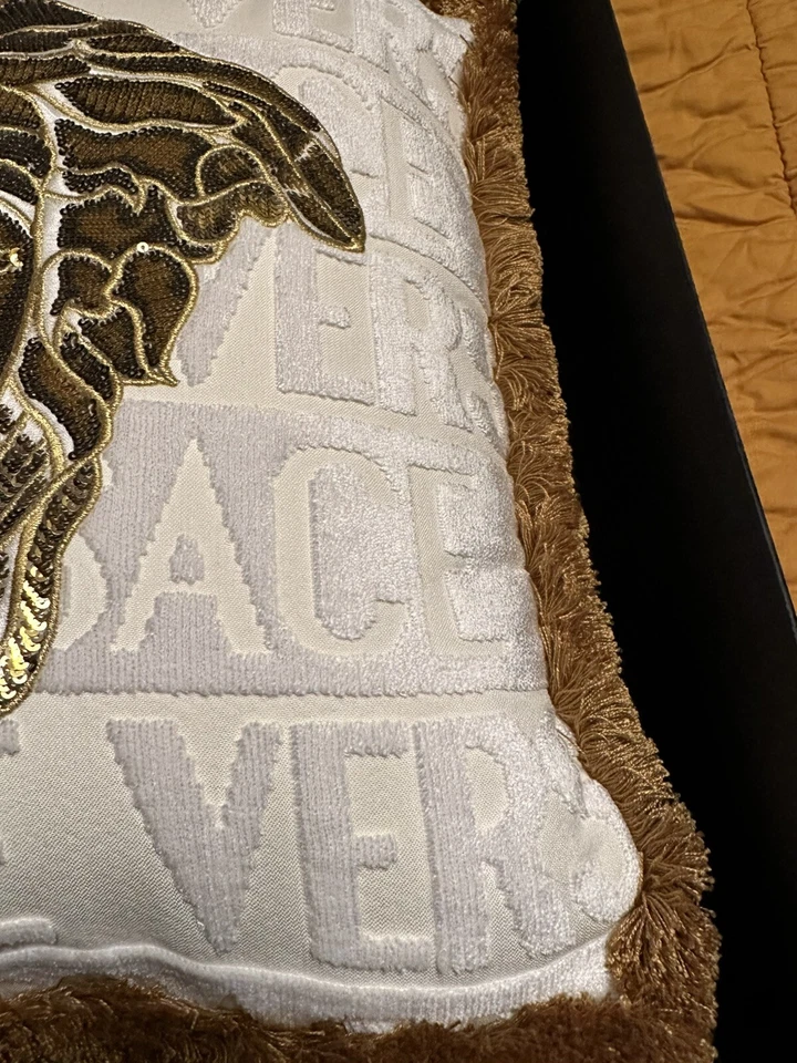NWT VERSACE WHITE And GOLD Oro CUSHION PILLOW RT675 RARE - Image 4 of 4