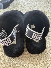 UGG Women  s Fluff Yeah Slide Slippers Black Sheepskin Logo Strap Size 9