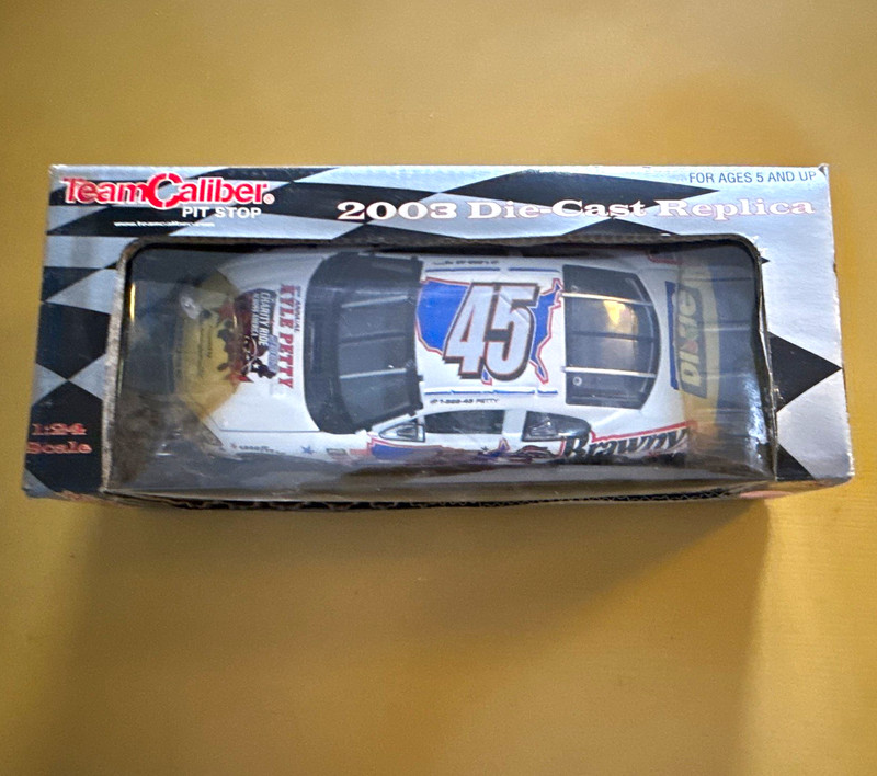 Team Caliber Pit Stop 2003 Kyle Petty #45 Dodge Dawn NASCAR 1:24 Diecast