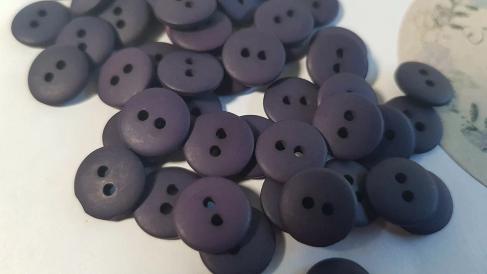 Vintage/retro 2 hole button new 15pcs, 11.1 mm dia., colour: deep purple - Image 4 of 4