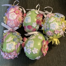5 Flowery Decorative Hanging Easter Eggs 4  