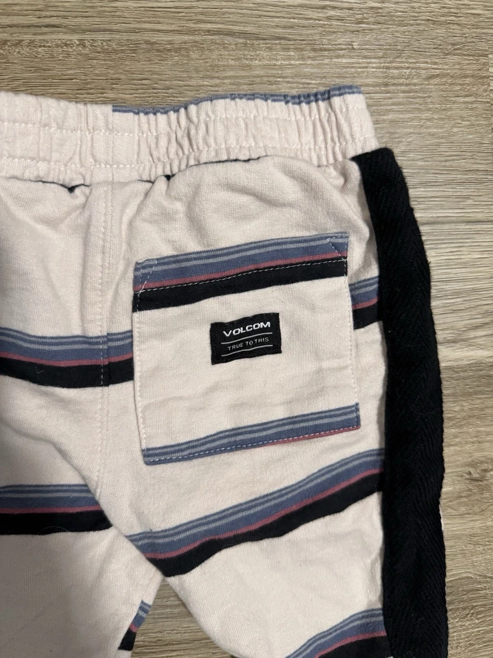 Roupa listrada Volcom duas peças tamanho 12 meses - Imagem 4 de 4