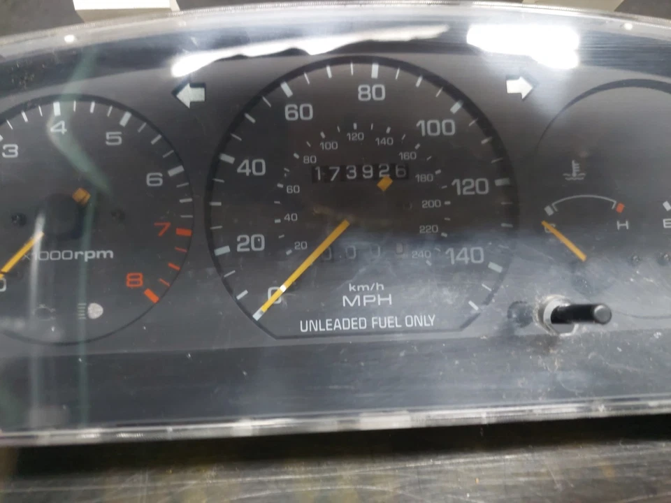 Cuadro de instrumentos velocímetro Mazda 626 MX-6 1995-1997 2,5 L MT Foto 2 de 4