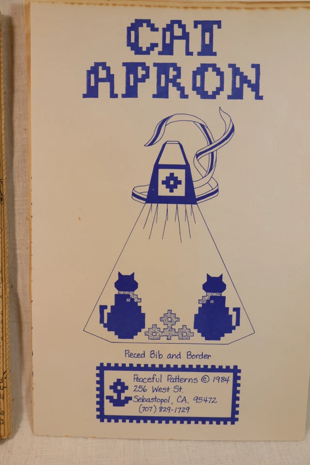 Vintage Apron Patterns sewing craft never used A Quilters Apron etc - Image 4 of 4