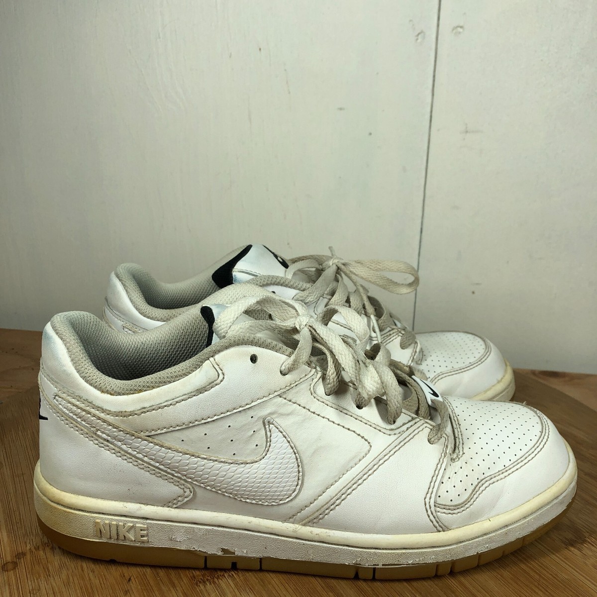 Nike White Low-Top Leather Sneakers, 8 Nike Shoes Mens 8 T-Lite VIII 386766-141 Running Sneakers  main image 3