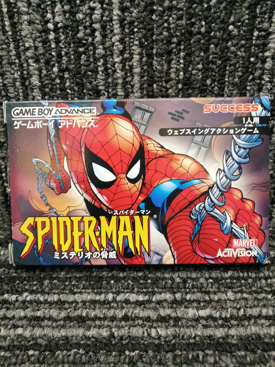 タイのパタヤ 2016年12月31日 Thung Bua Chom水上マーケットでホワイトビルボードに登るスパイダーマンモデル —  ストック編集用写真©funfunphoto#357235232, image size:900x1200