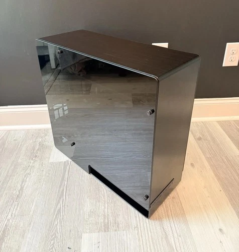 IN WIN 909 Aluminum/Tempered Glass ATX PC Case. Fair Condition. Rare.