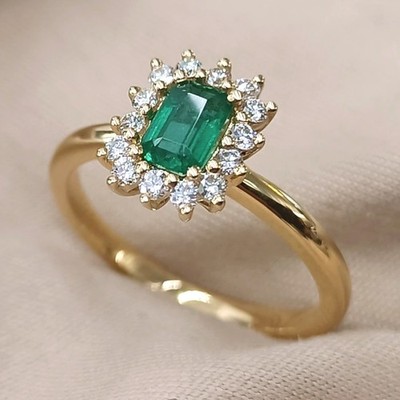 0.43 CT Emerald Cut Flower Ring in 18kt Yellow Gold and Diamonds