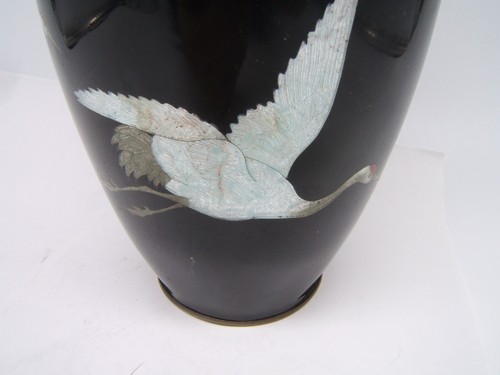 JAPANESE MEIJI PERIOD CLOISONNE VASE BLACK WITH EGRETS GINBARI - Picture 7 of 9