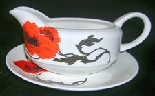 A WEDGWOOD SUSIE COOPER ''CORNPOPPY''GRAVY BOAT & UNDERPLATE, PERFECT