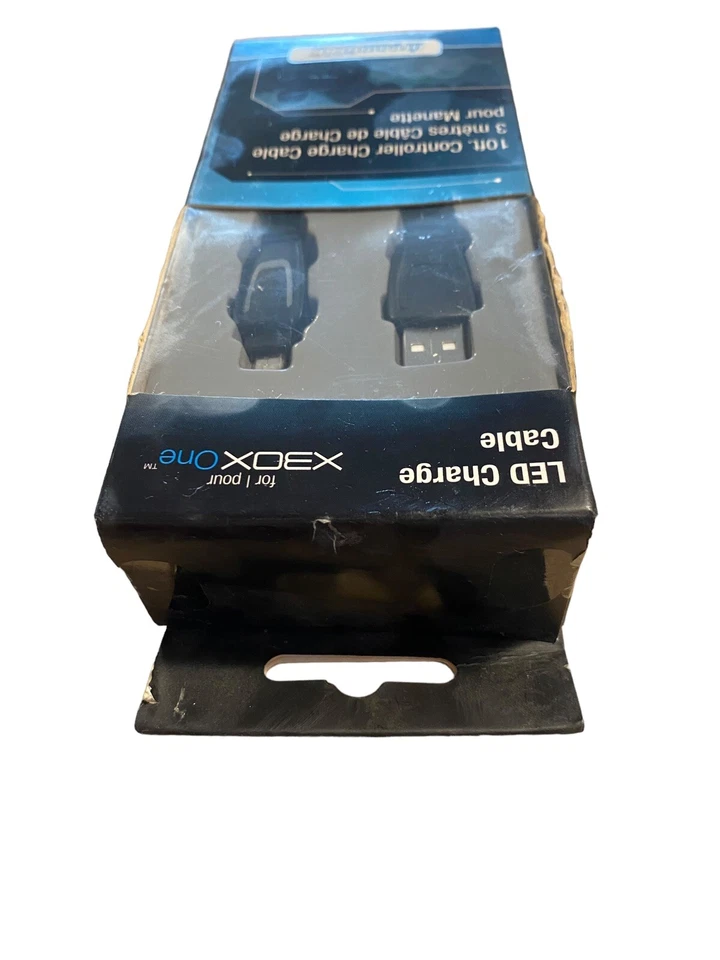 Cable de carga LED dreamGEAR Xbox One de 10 pies para controladores Xbox One Foto 2 de 4