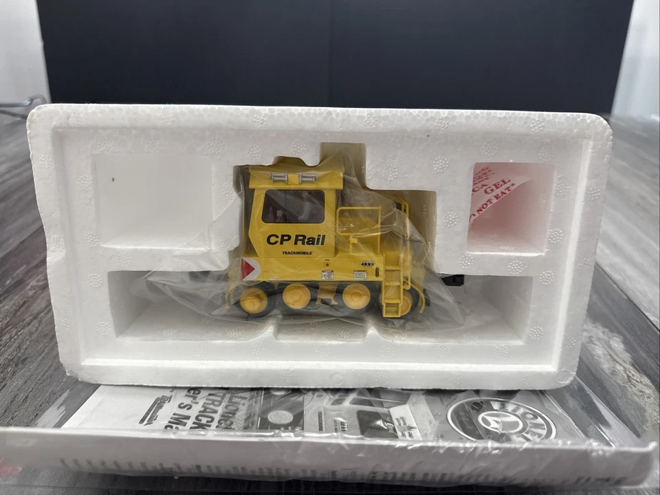 LIONEL TMCC CP RAIL TRACKMOBILE SWITCHER 6-28450 LEGACY O GAUGE CANADIAN PACIFIC - Image 2 of 3