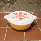 Pyrex Friendship Pattern Floral Vintage Round Casserole Dish w/ Lid Orange