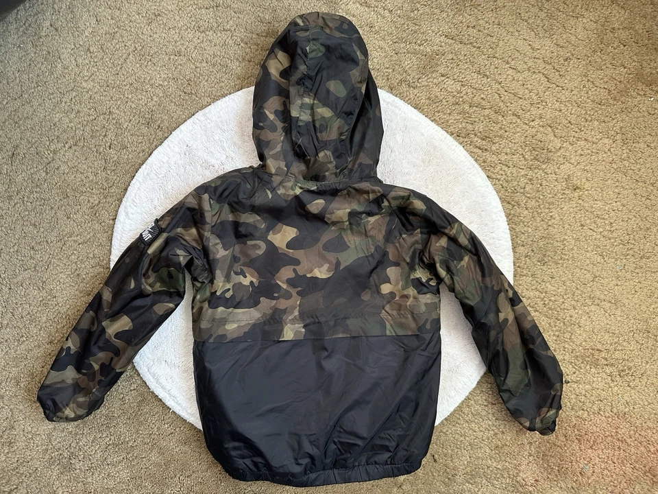 Nike Boys Camo Hooded Jacket Size 4–5Y Fleece Lined Zip-Up “Just Do It” Coat - Image 4 of 4