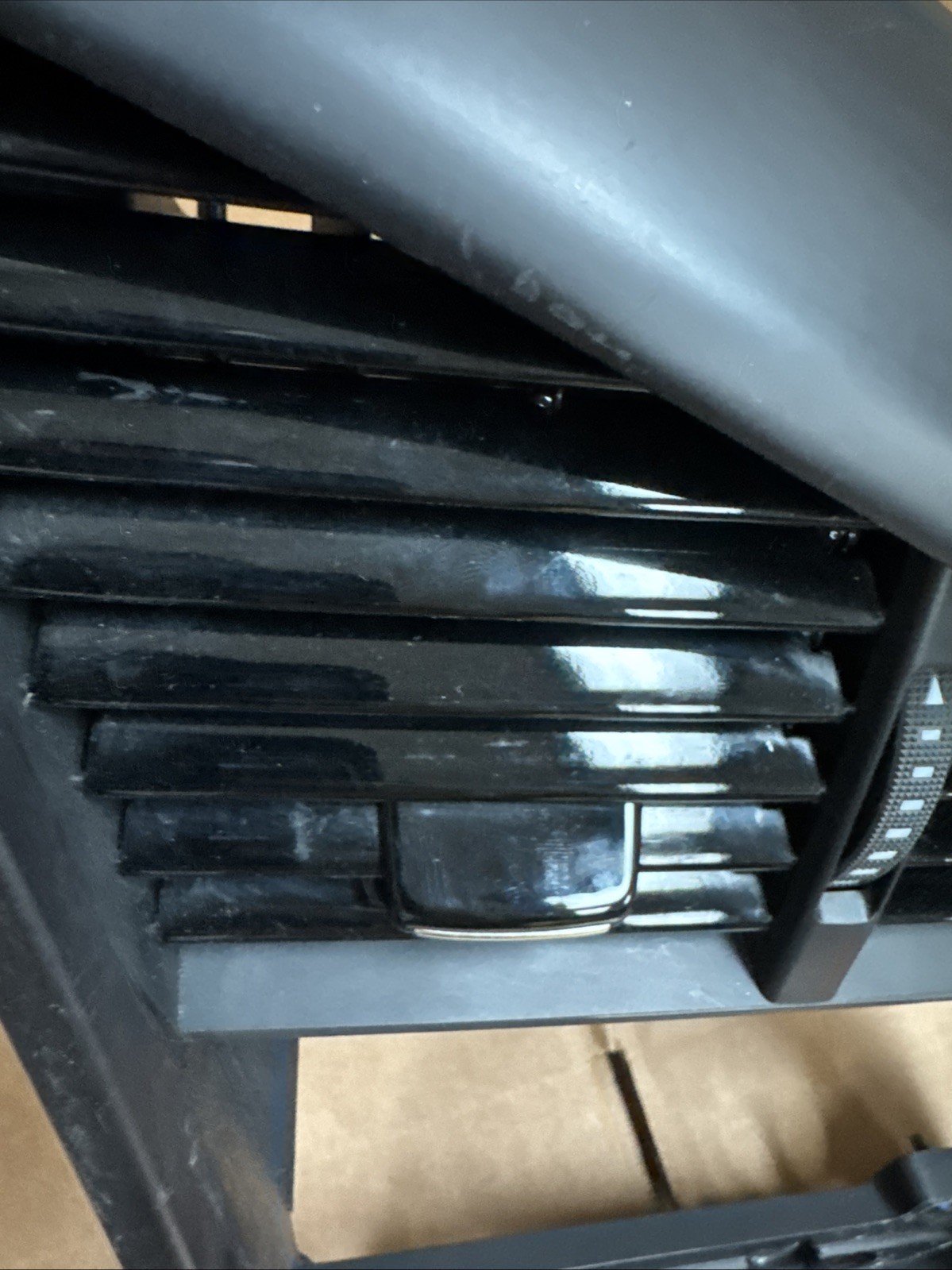 2008 2009 2010- 2014 2015 AUDI R8 FRONT DASH CENTER Radio AIR VENT TRIM OEM 4330