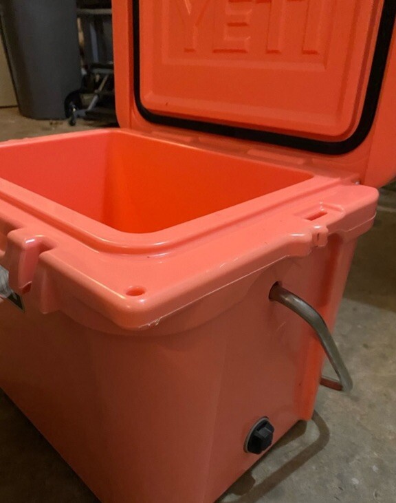 中古美品yeti roadie 20 cooler s-l1200.jpg