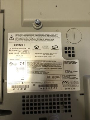 Hitachi CP-X505 LCD Projector