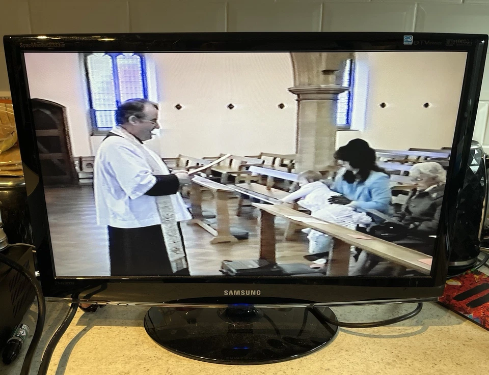 Samsung SyncMaster 2333HD 23-inch 1080P HD LCD TV and Monitor with Remote - Image 2 of 4