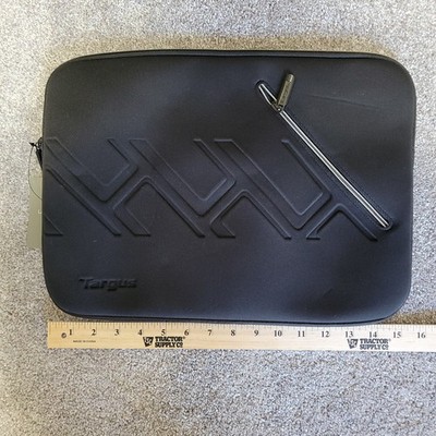 Targus Laptop Sleeve Case Zip Up Black  NWT 15.6 in laptop
