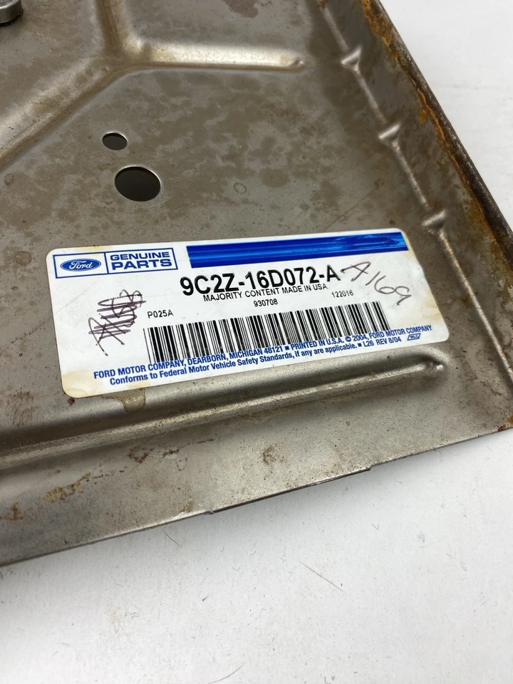 Extensión delantal guardabarros original Ford Econoline 9C2Z-16D072-A Foto 3 de 4