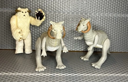 Vintage Kenner Star Wars Hoth Wampa and 2 Taun Taun  Set 1 with Open Belly 1980