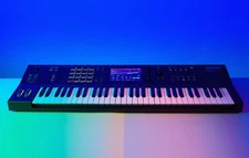 Akai MPC Key 61 Professional Standalone Synthesizer Keyboard Sampler & Sequencer
