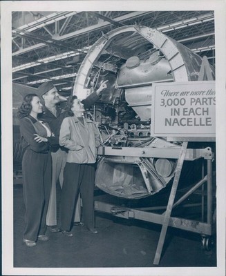 1945 Mildred Dennerle Captain Bill Horn Sign Business Nacelle Vintage Photo