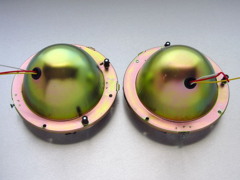 DATSUN 1000 1200 320 311 312 B110 B210 B310 pair headlight bucket housing 7 inch - Image 2 of 4