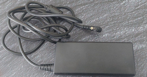 Fujitsu FMV-AC327C ADP-65YH B CP500586-01 65W AC Adapter 19V 3.42A - New - 第 1/3 張圖片