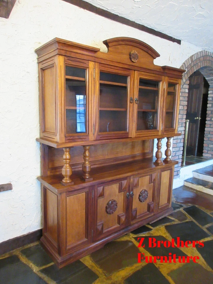 Aparador de comedor vintage de estilo morisco español Foto 3 de 4