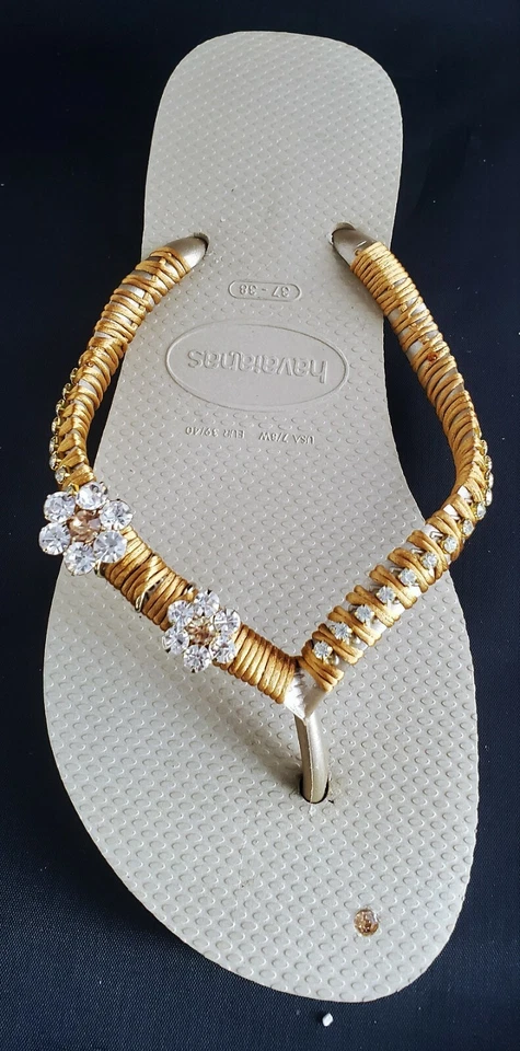 Chanclas Havaianas Brasileñas Personalizadas con Dijes y Cristales para Mujer Foto 4 de 4