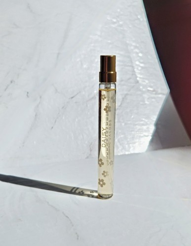 Marc Jacobs Daisy Eau de Toilette 10 ml New, Authentic - Picture 2 of 4