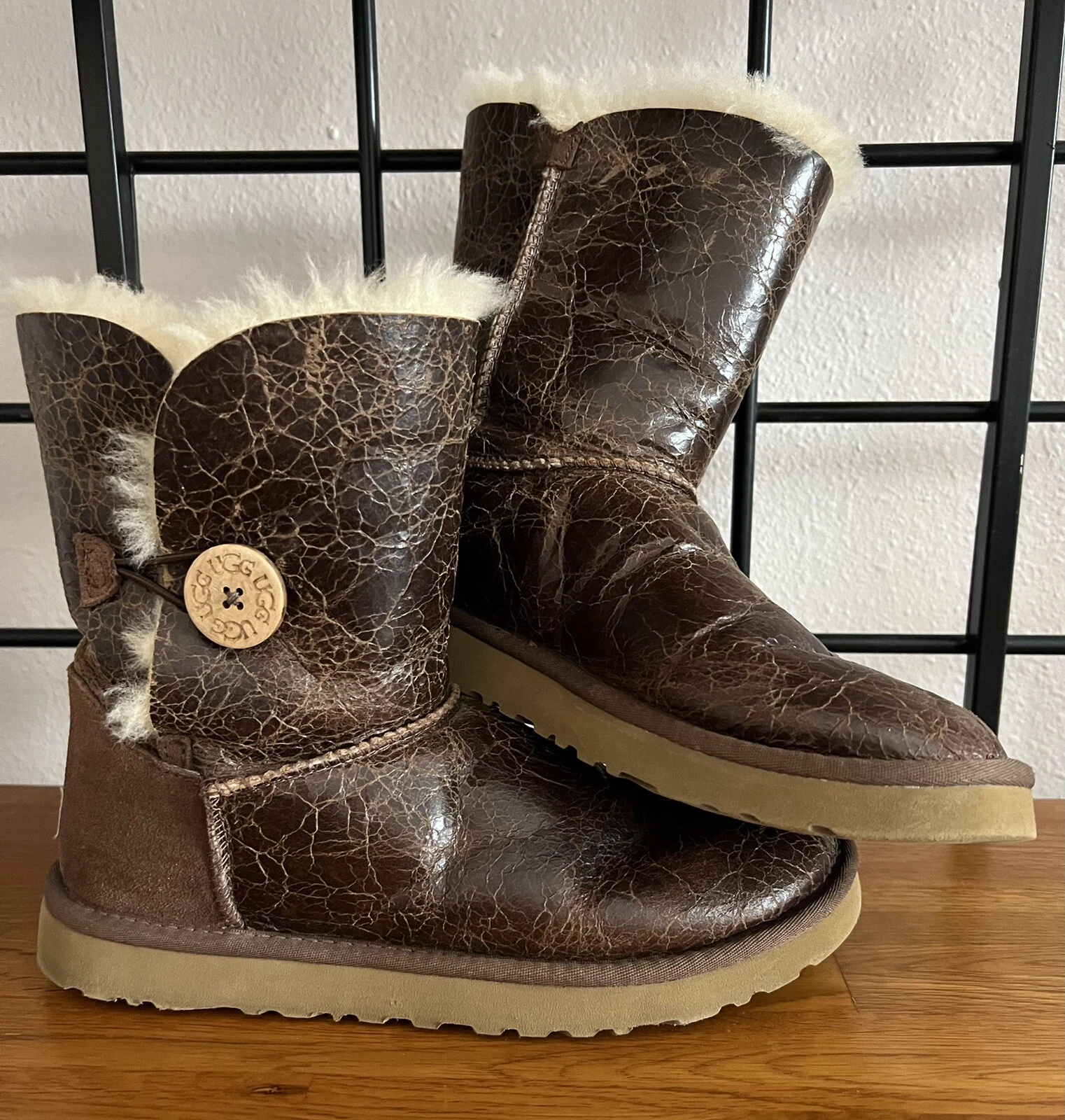 Stivali Ugg rari Bailey Button marroni pelle crepata donna taglia 8 effetto invecchiato